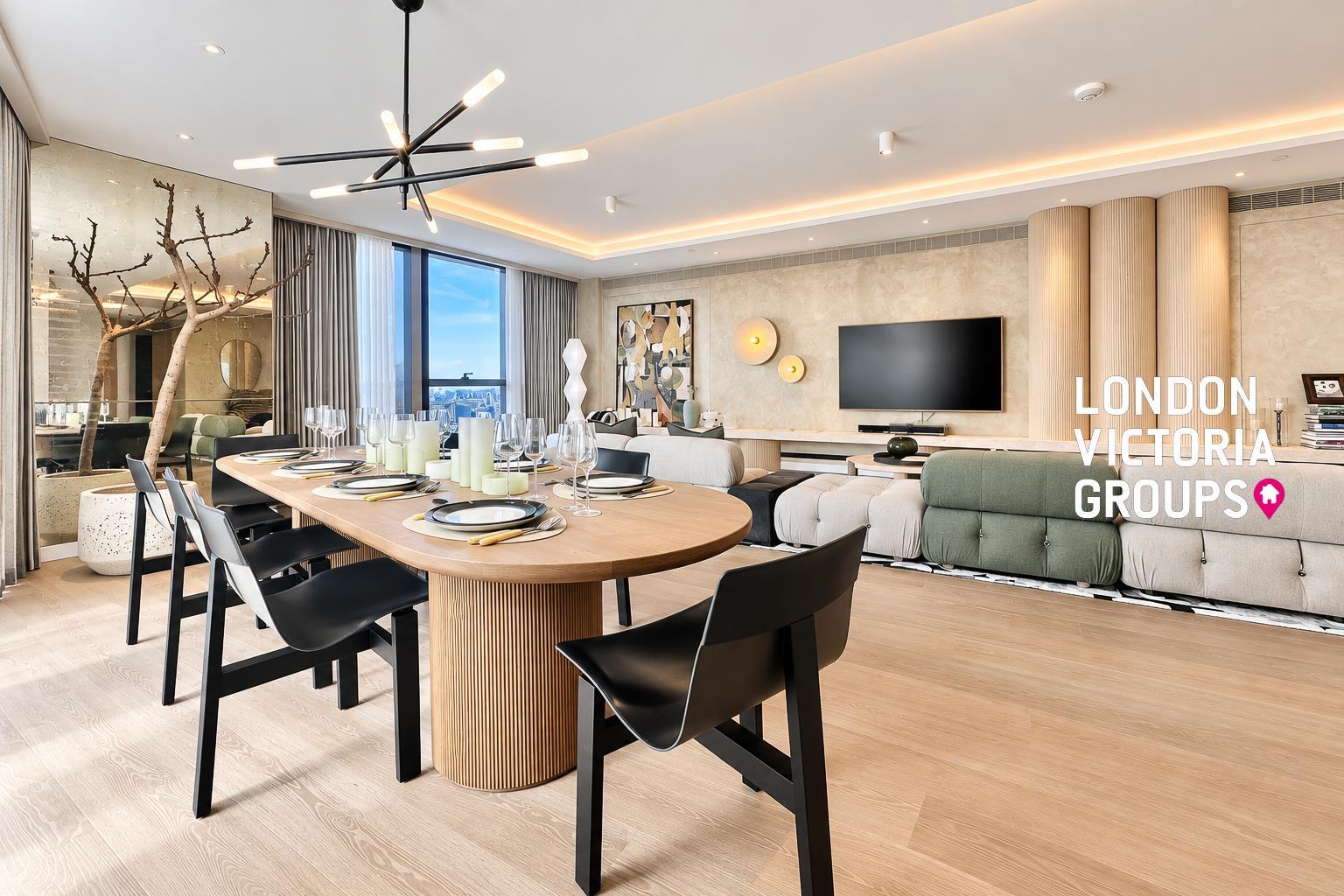 5 bed property in 8 Carnation Way, LONDON